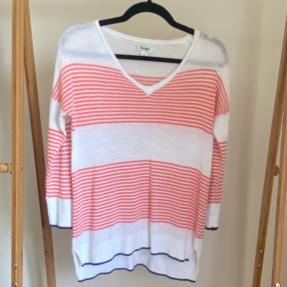 Old navy size medium lightweight sweater